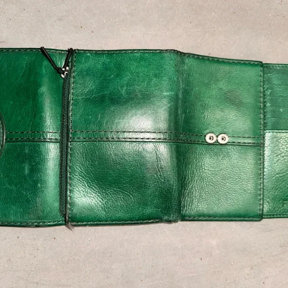 Fossil Emerald Green Leather Wallet - Picture 8 of 8